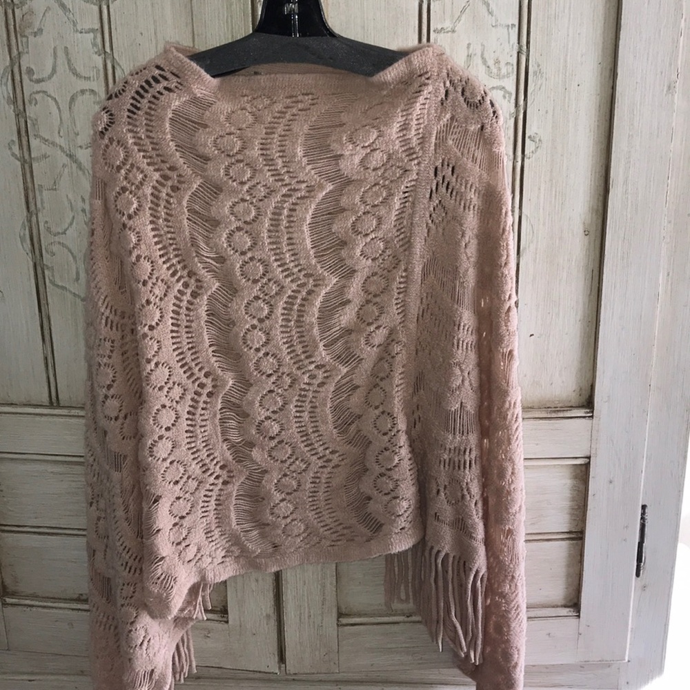 NWT Do Everything In Love fringed tan poncho
